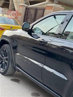 جیپ گراند شیرۆکی